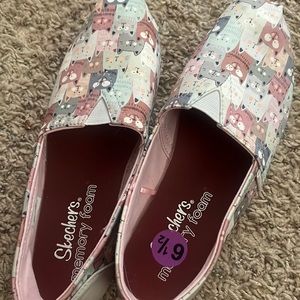 Skechers Cat Slip ons